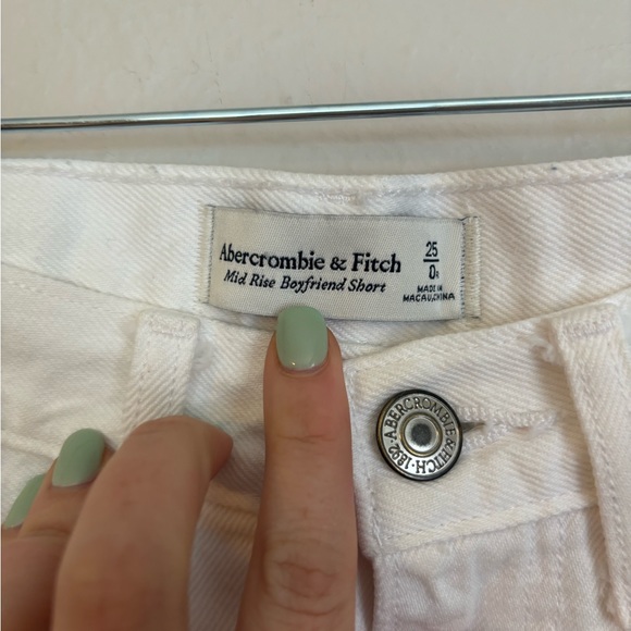 Abercrombie & Fitch boyfriend Mid Rise white shorts 25 - Picture 4 of 5